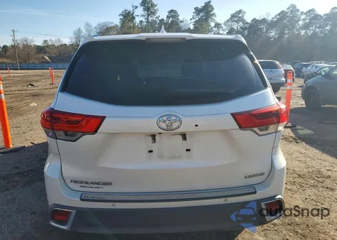 2017 Toyota Highlander Limited z USA, uszkodzony, nr VIN 5TDYZRFH1HS221139